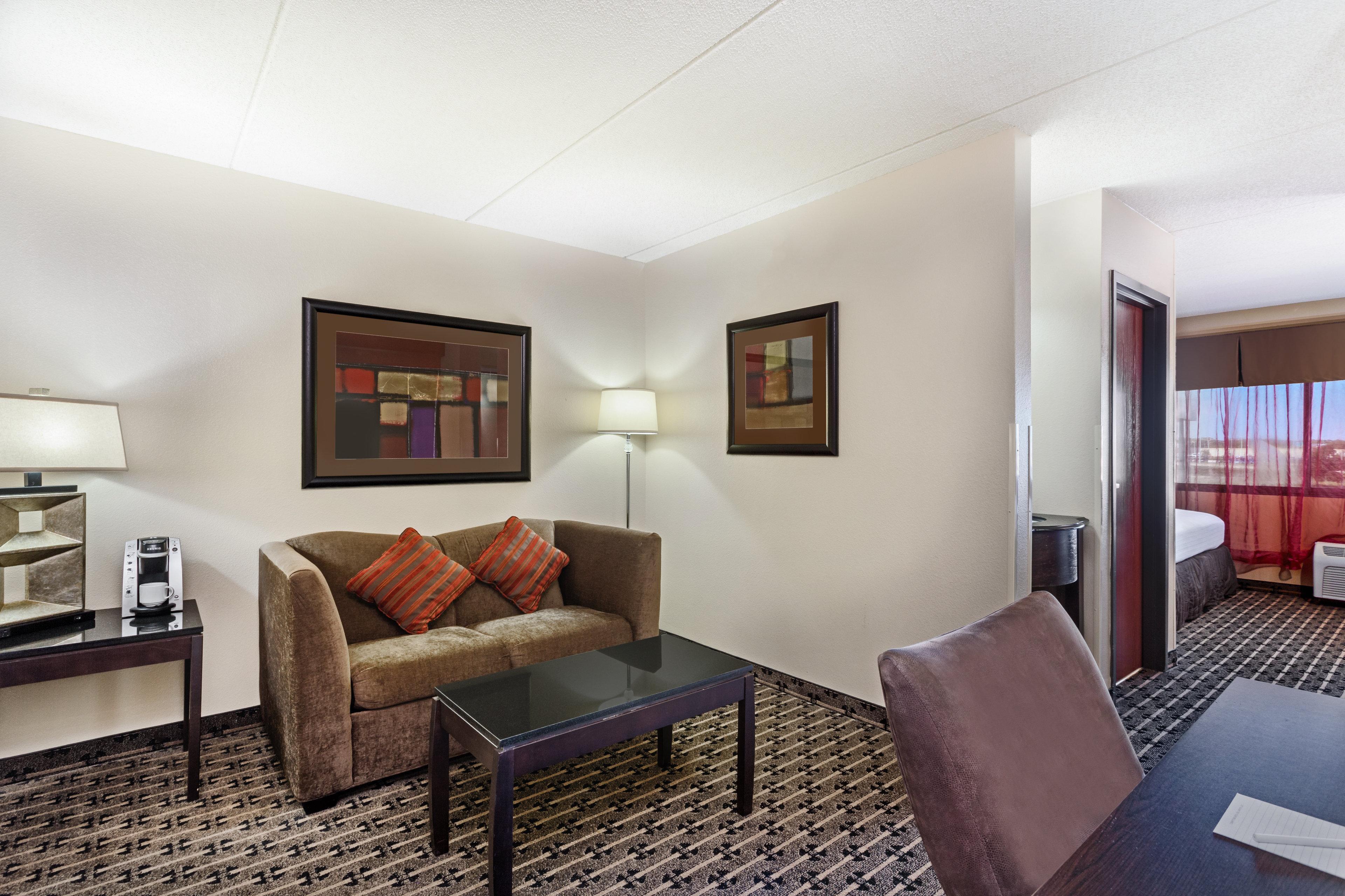Отель Crowne Plaza Milwaukee South By Ihg Экстерьер фото