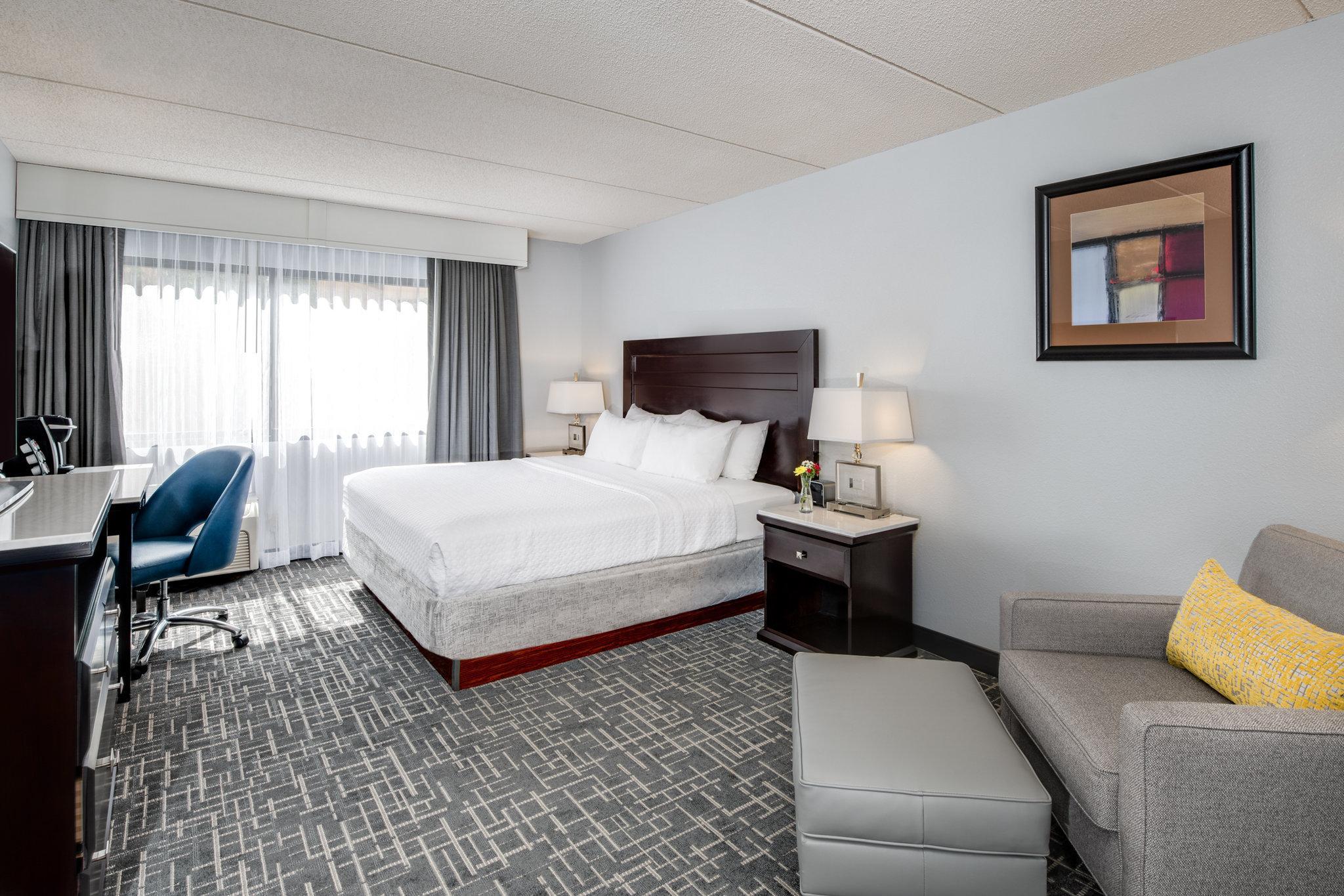Отель Crowne Plaza Milwaukee South By Ihg Экстерьер фото
