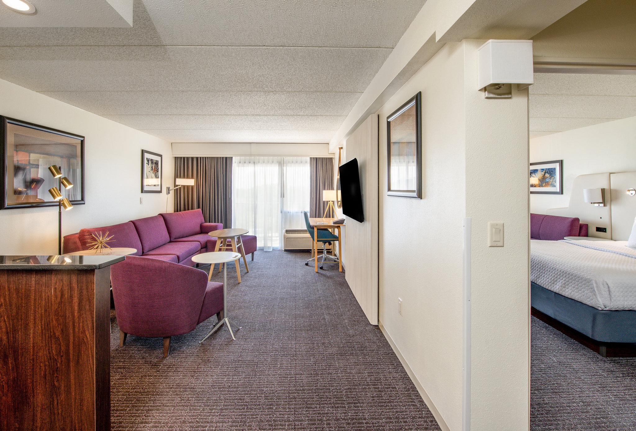 Отель Crowne Plaza Milwaukee South By Ihg Экстерьер фото