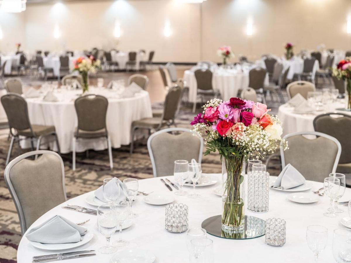 Отель Crowne Plaza Milwaukee South By Ihg Экстерьер фото