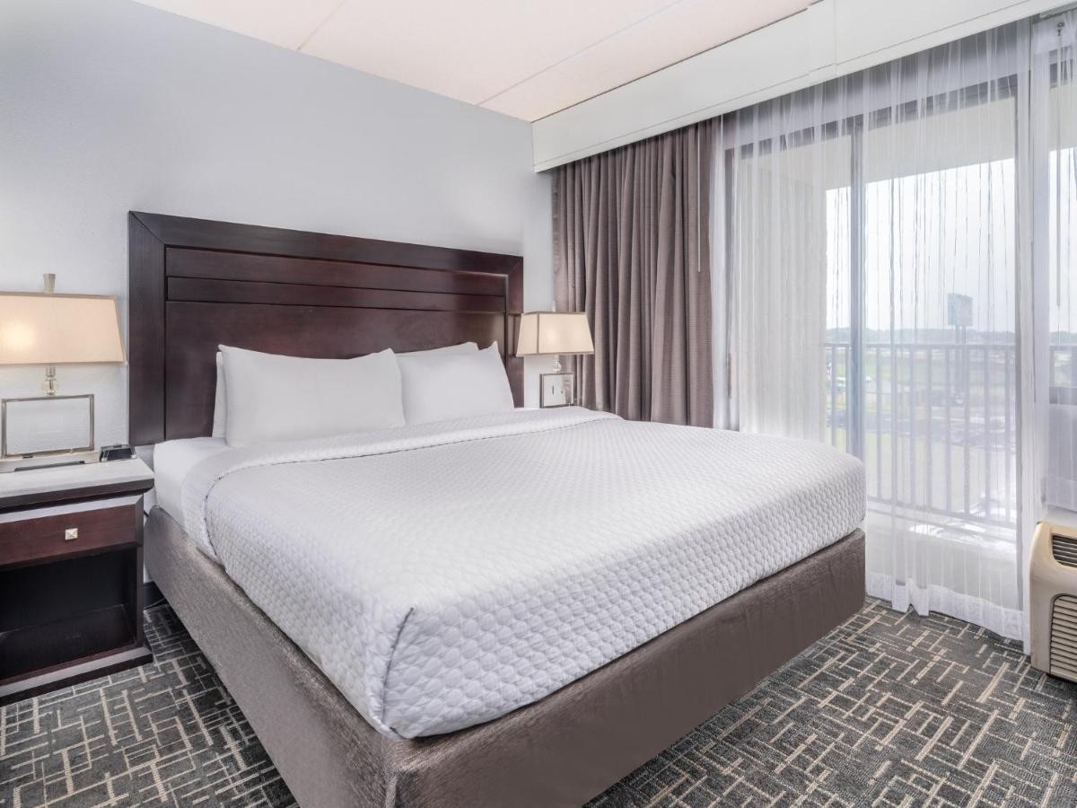 Отель Crowne Plaza Milwaukee South By Ihg Экстерьер фото