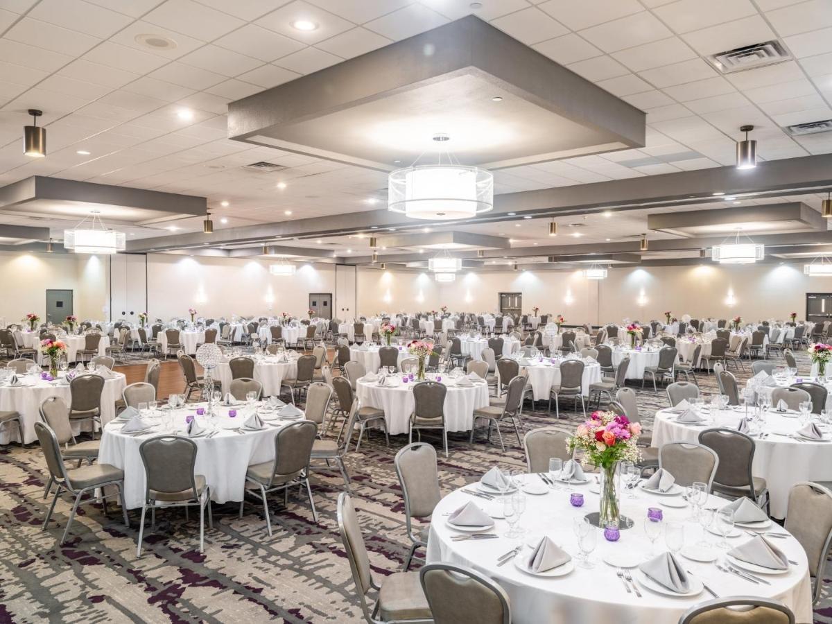 Отель Crowne Plaza Milwaukee South By Ihg Экстерьер фото