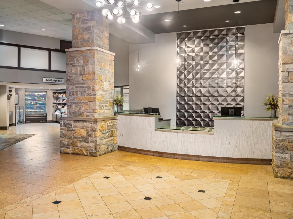 Отель Crowne Plaza Milwaukee South By Ihg Экстерьер фото