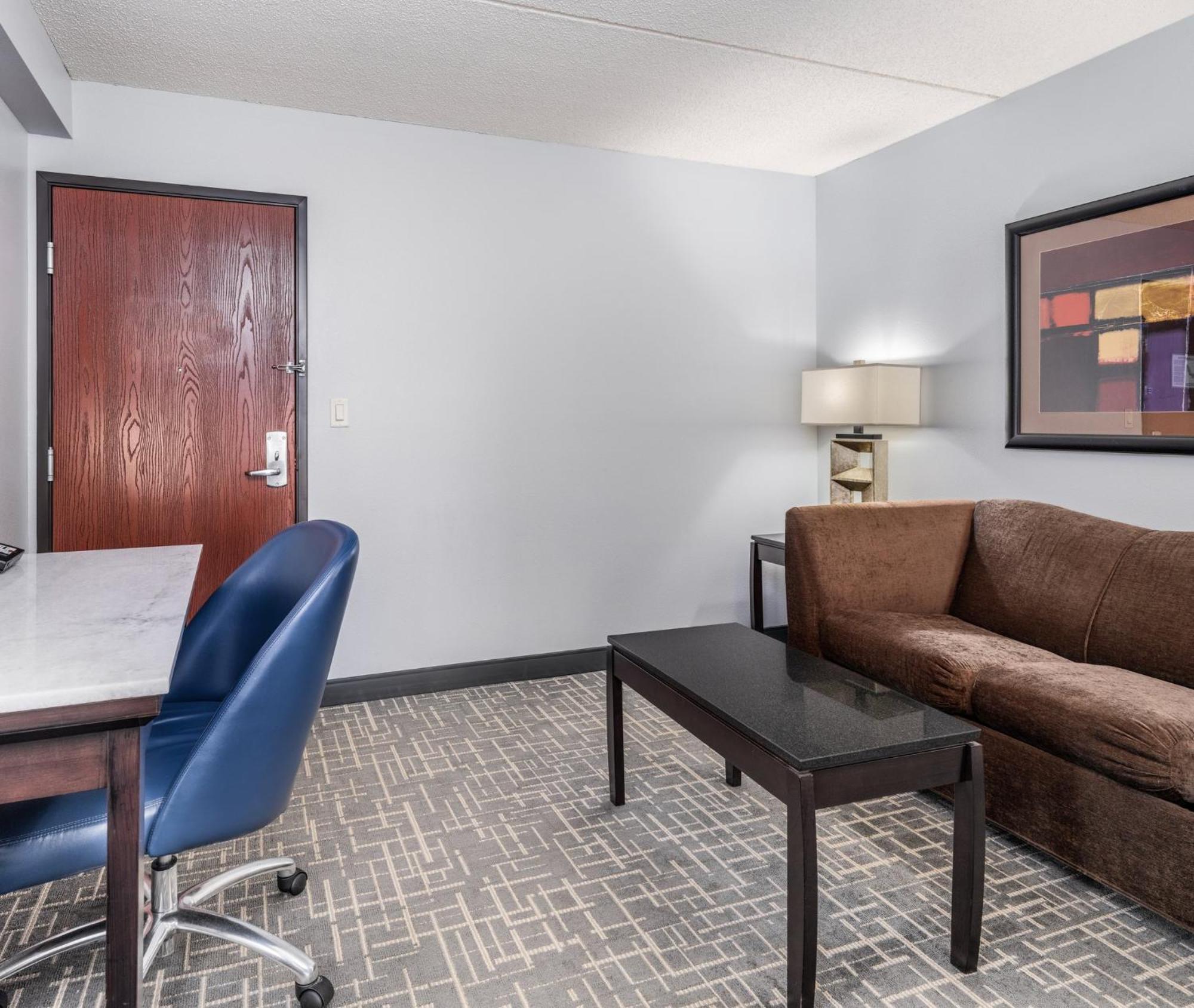 Отель Crowne Plaza Milwaukee South By Ihg Экстерьер фото